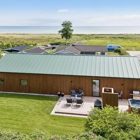 Newly Renovated Near The Water *